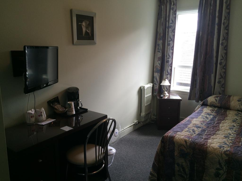Auberge Centre Ville Saguenay Room photo